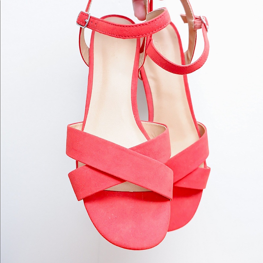 URBAN OUTFITTERS SUEDE RED BLOCK HEEL SANDALS ♥️